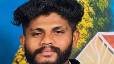 ट्रक ने स्कूटी सवार को अपनी चपेट में लिया ट्रक ने स्कूटी सवार को अपनी चपेट में लिया