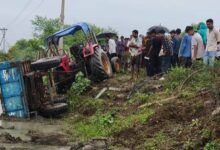 रोपा लगाने जा रही महिलाओं से भरा ट्रैक्टर पलटा, दो की मौत