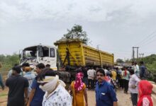 कोयले से लदे ट्रेलर दो युवतियों को कुचला पेट से गुजरा टायर, एक गंभीर