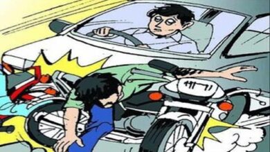 अज्ञात वाहन की टक्कर से बाइक सवार युवक की हुई माैत