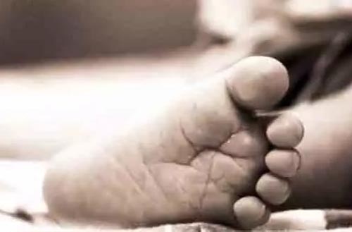 निर्माणाधीन नाले में गिर जाने से नाबालिक बालिका की हुई माैत निर्माणाधीन नाले में गिर जाने से नाबालिक बालिका की हुई माैत