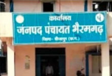 भैरमगढ़ के पांच पंचायताें ने कमीशनखोरी के आरोपित इंजीनियर पर कार्रवाई की मांग