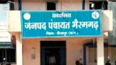 भैरमगढ़ के पांच पंचायताें ने कमीशनखोरी के आरोपित इंजीनियर पर कार्रवाई की मांग