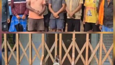 शिक्षकों की कमी से नाराज पालकों ने स्कूल के मुख्य द्वार पर लगाया ताला