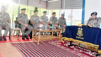 सीआरपीएफ के विशेष महानिदेशक ने कई कैंपों का किया निरीक्षण, जवानों का बढ़ाया हौसला सीआरपीएफ के विशेष महानिदेशक ने कई कैंपों का किया निरीक्षण, जवानों का बढ़ाया हौसला