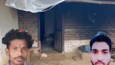 धर्म पूछकर कुलगाम में आतंकियों ने छत्तीसगढ़ के दो मजदूरों को गोलियों से भून डाला, वहीं हुआ अंतिम संस्कार