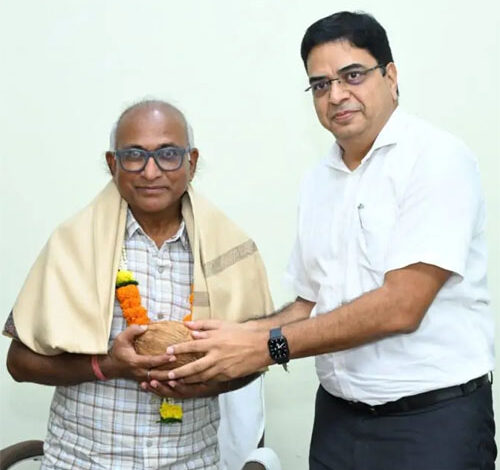 जनसंपर्क संचालनालय के सहायक ग्रेड-3 गुलजारी लाल तम्बोली को सेवानिवृत्ति पर दी गई भावभीनी विदाई