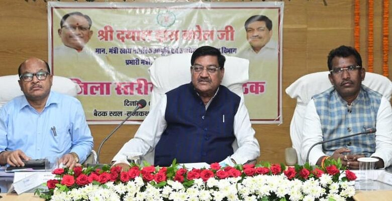 अवैध रेत उत्खनन, भण्डारण एवं परिवहन पर करें सख्त कार्यवाही : मंत्री बघेल