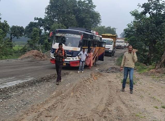पुल क्षतिग्रस्त होने के कारण यातायात के लिए वैकल्पिक मार्ग निर्धारित पुल क्षतिग्रस्त होने के कारण यातायात के लिए वैकल्पिक मार्ग निर्धारित