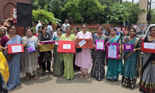 ऑपरेशन सिपाही रक्षा-सूत्र अभियान के तहत तैयार की गईं 1 लाख 11 हजार राखियां ऑपरेशन सिपाही रक्षा-सूत्र अभियान के तहत तैयार की गईं 1 लाख 11 हजार राखियां