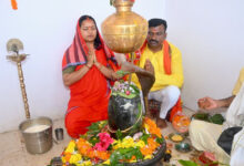 मंत्री राजवाड़े गृह ग्राम बीरपुर में कांवड़ यात्रा में हुईं शामिल, भगवान शिव का किया रुद्राभिषेक